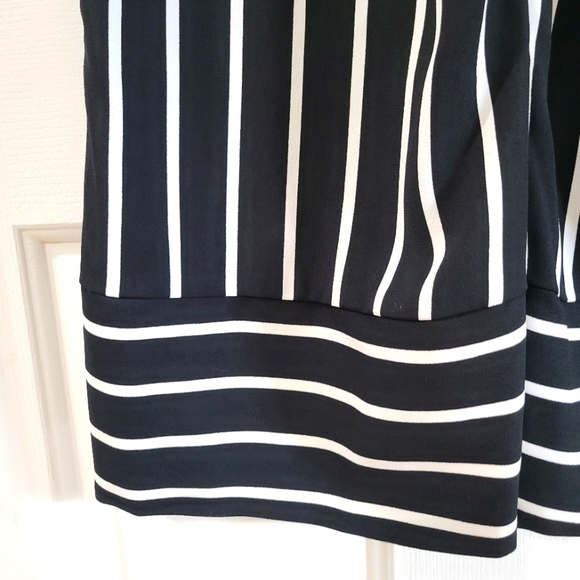 Striped Wide-Leg Cropped Pants - Picture 5 of 6